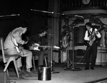 Frühes Foto der Kinks im Saturday Club, August 1964 (Quelle: kinks.it.rit.edu/ Jon Savage: Official Biography)