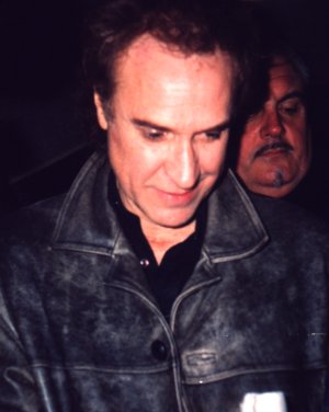 Ray Davies gibt nach dem Konzert in Köln Autogramme, Foto: Denise Lattwein